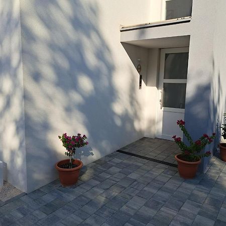 B & R Summer Breeze Apartments Nin Esterno foto