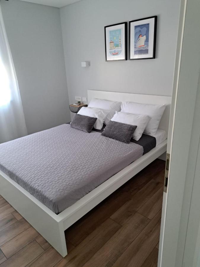 B & R Summer Breeze Apartments Nin Esterno foto