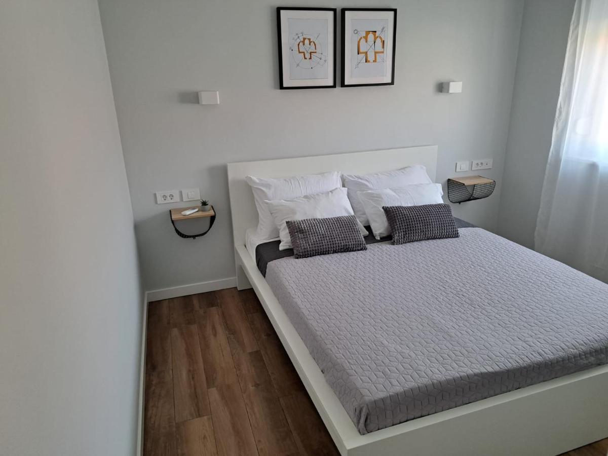 B & R Summer Breeze Apartments Nin Esterno foto