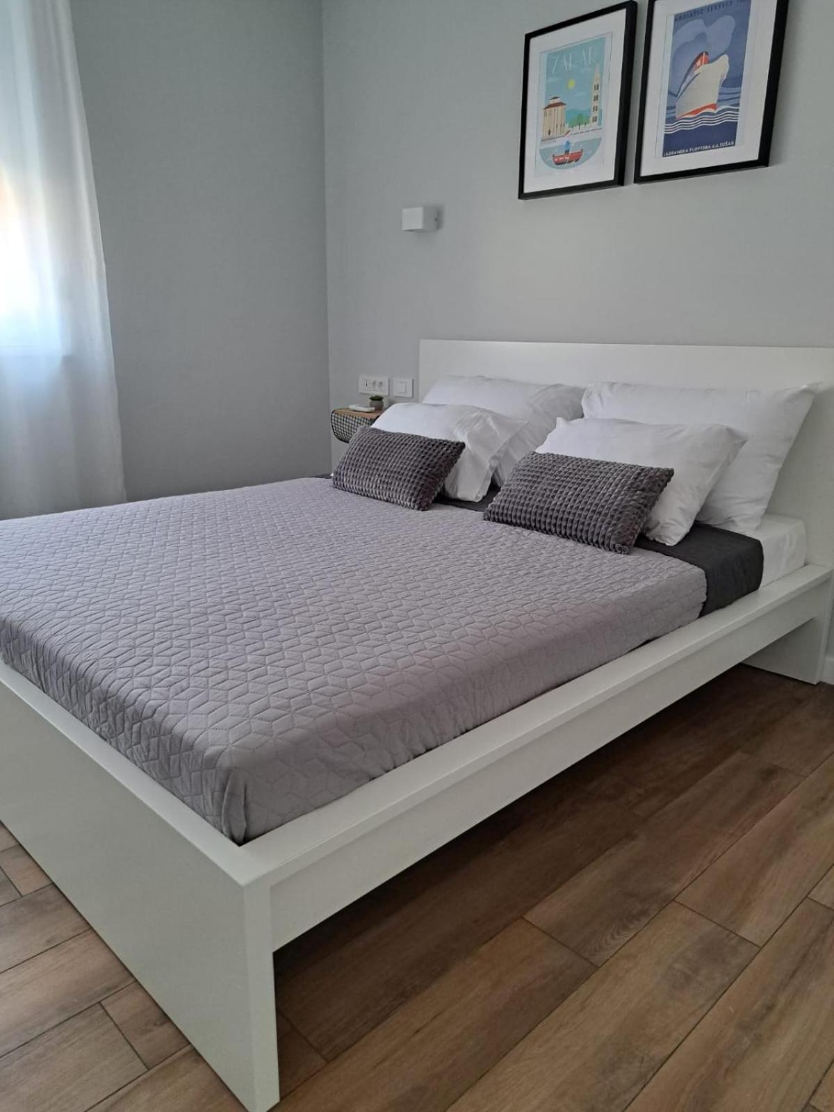 B & R Summer Breeze Apartments Nin Esterno foto