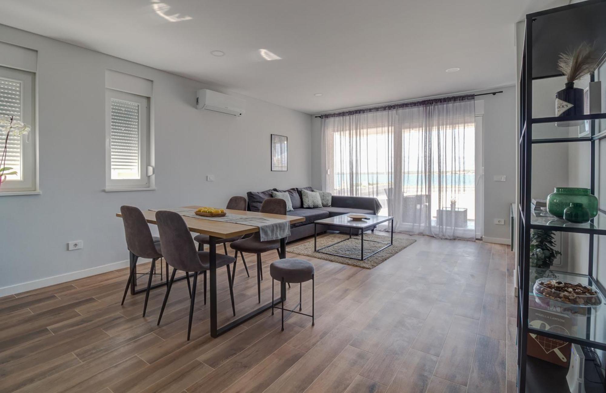 B & R Summer Breeze Apartments Nin Esterno foto