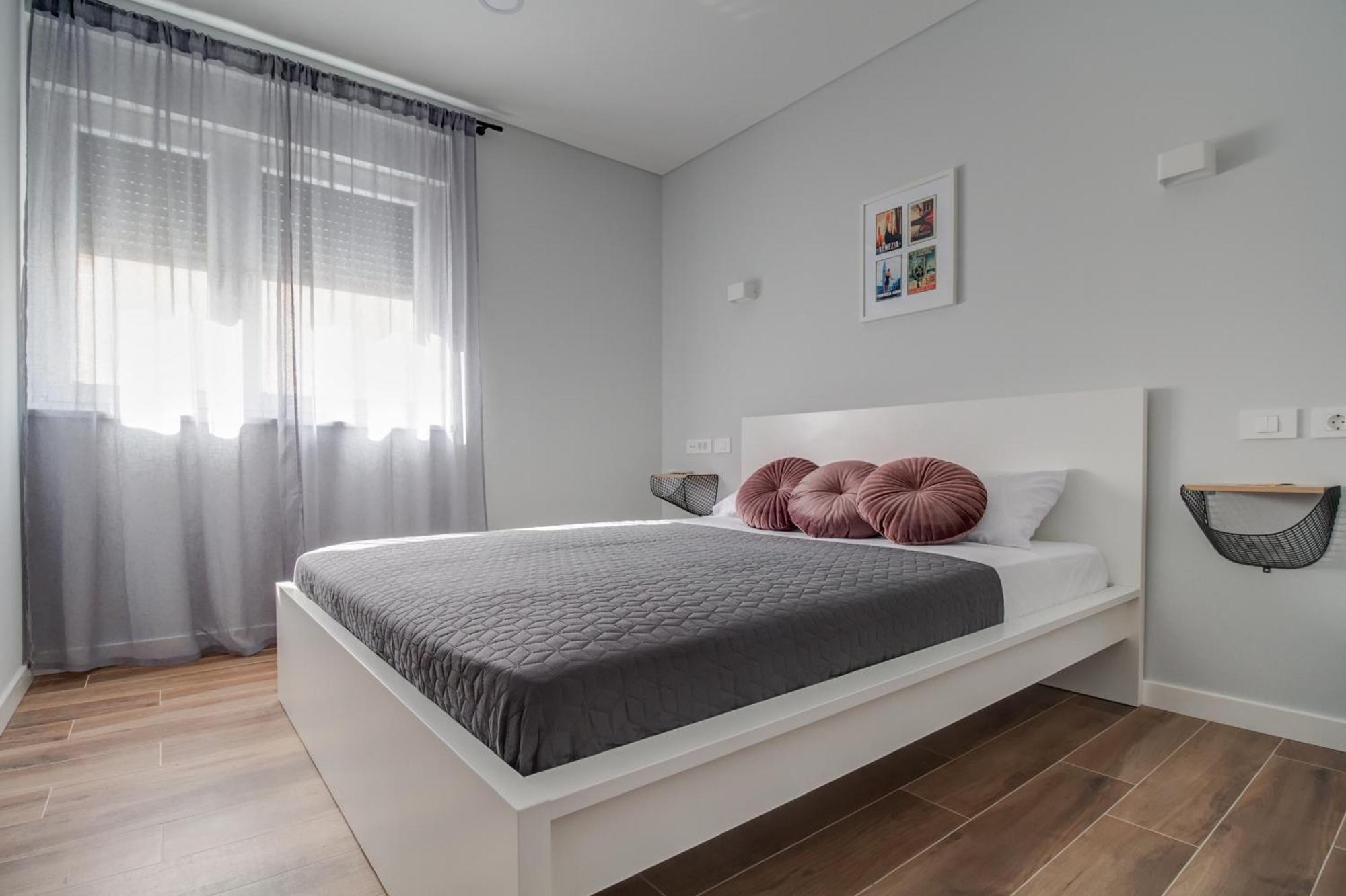 B & R Summer Breeze Apartments Nin Esterno foto